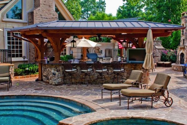 Patio Kitchens: 5 Electrical Items You Didn't Think of Installing